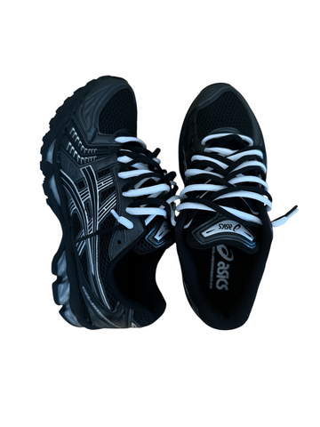 ASICS GEL KAYANO - NEGRO/BLANCO (LANZAMIENTO)