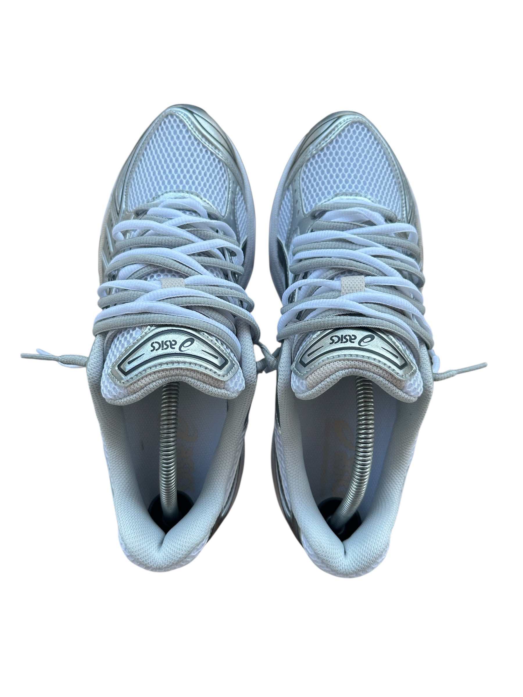 ASICS GEL KAYANO - BLANCO/PLATA (LANZAMIENTO)