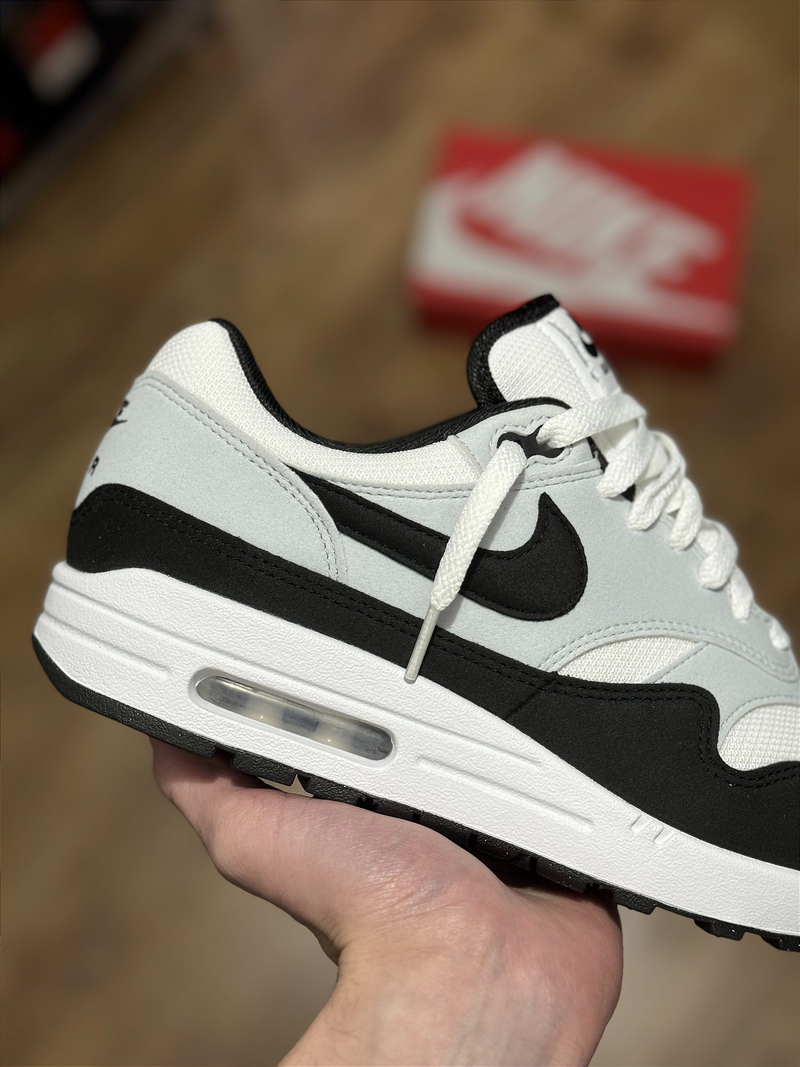 NK Air Max 1 Unisex (Blanco/Negro)