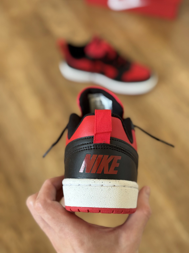 NK Court Borough Unisex (rojo/negro)