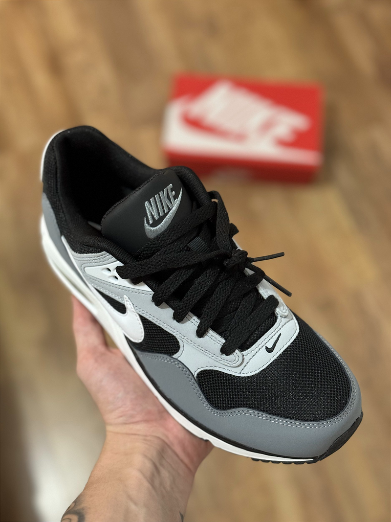 NK Air Max Correlate Unisex (Negro/Blanco/Gris)