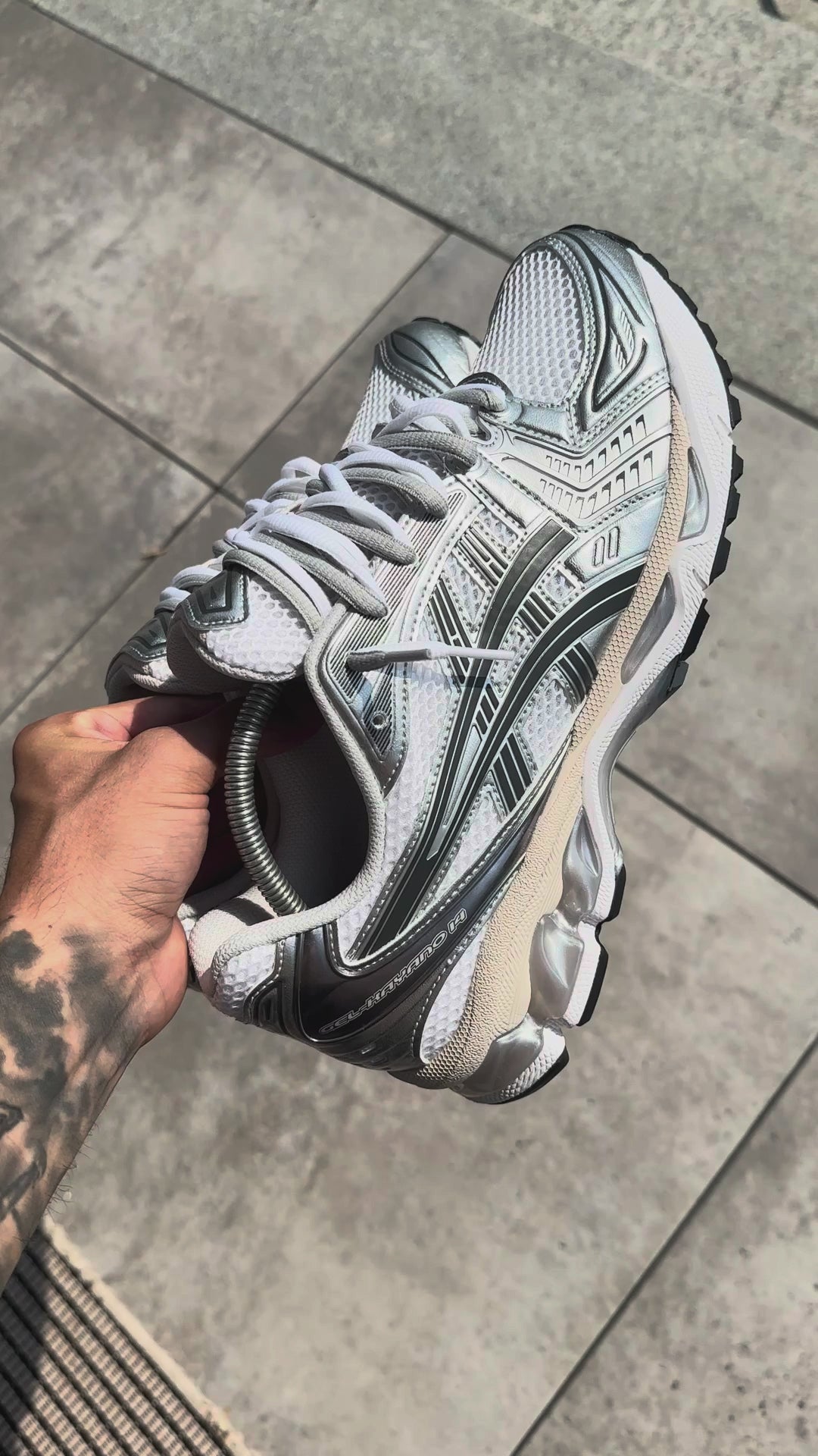 ASICS GEL KAYANO - BLANCO/PLATA (LANZAMIENTO)